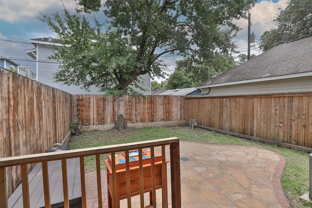 826 E 29th St, Houston, TX 77009 - fenced backyard featuring a patio area