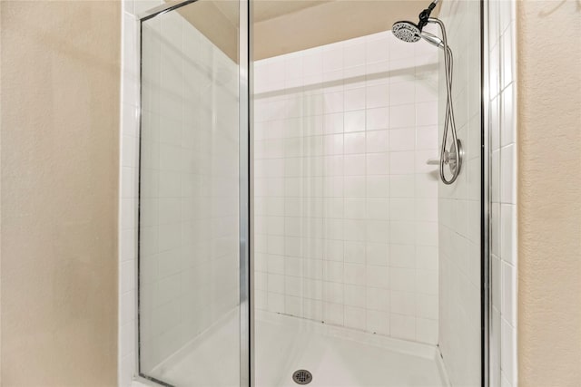 2926 Indwarra Ct, Katy, TX 77494 - bathroom featuring a shower stall and a textured wall