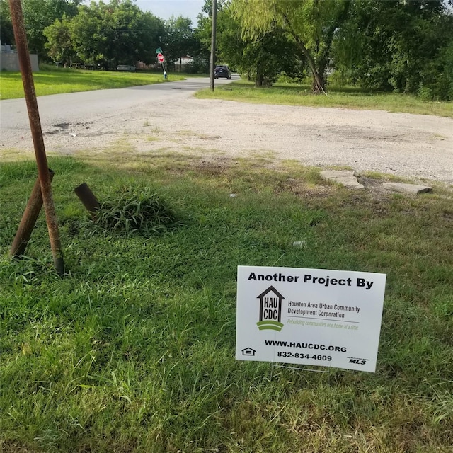 2929 Brewster St, Houston, TX 77026