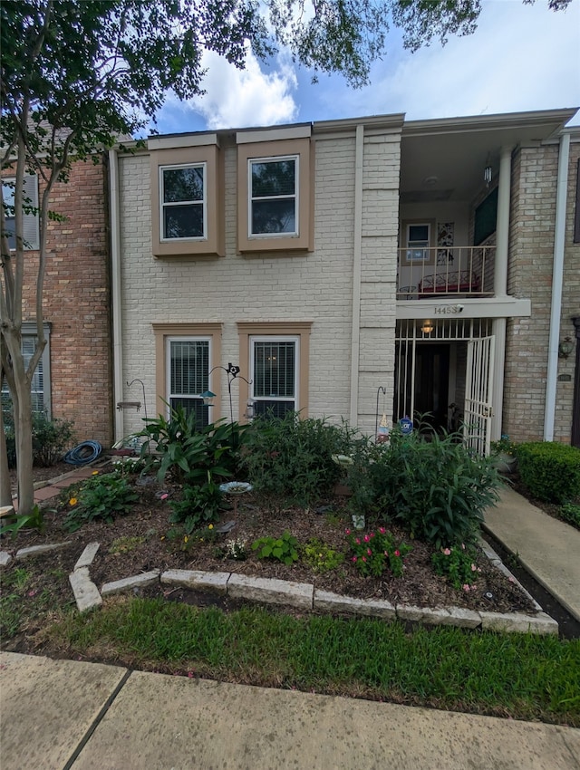 14453 Misty Meadow Ln, Houston, TX 77079 - townhome / multi-family property with a balcony and brick siding