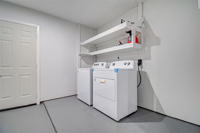 7918 Battleoak Dr, Houston, TX 77040 - washroom featuring washer and clothes dryer