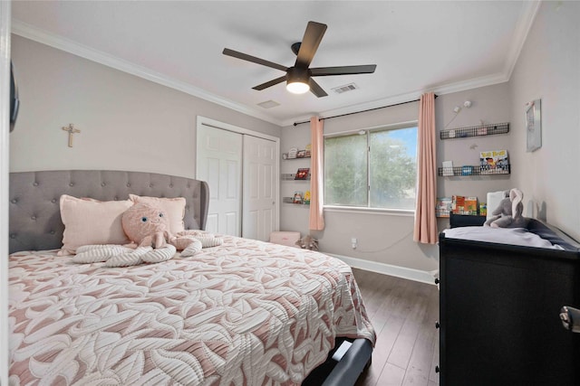 6319 Founding Dr, Katy, TX 77449 - bedroom with a closet, crown molding, wood finished floors, and ceiling fan