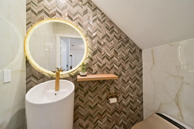 29602 Beech Tree Bnd, Fulshear, TX 77494 - half bath featuring a textured ceiling and tile walls