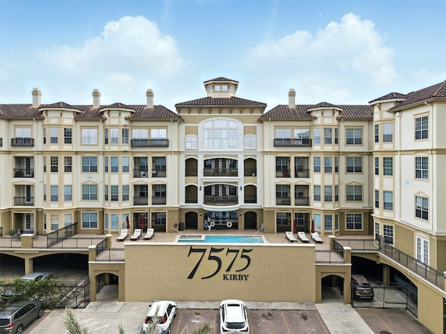 7575 Kirby Dr Unit 2204, Houston, TX 77030 - view of apartment building / complex featuring uncovered parking