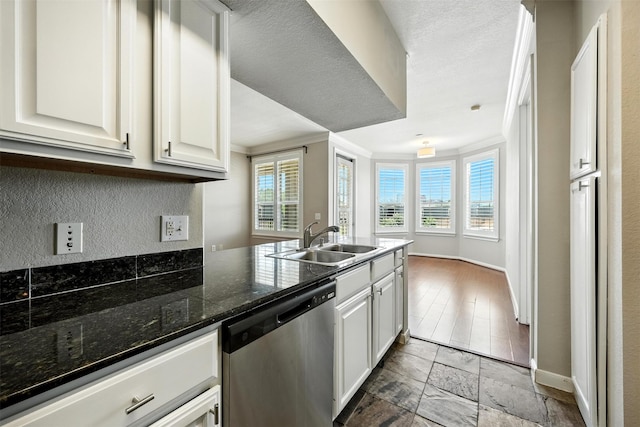 7575 Kirby Dr Unit 2204, Houston, TX 77030 - kitchen featuring dishwasher, tasteful backsplash, white cabinetry, a peninsula, and ornamental molding