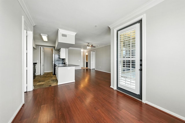 7575 Kirby Dr Unit 2204, Houston, TX 77030 - unfurnished living room with crown molding, dark wood-style floors, a ceiling fan, and plenty of natural light