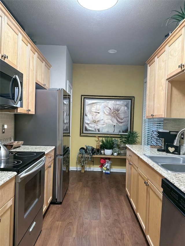 2255 Braeswood Park Dr Unit 145, Houston, TX 77030 - kitchen featuring stainless steel appliances, light brown cabinetry, dark wood-style floors, tasteful backsplash, and a textured ceiling