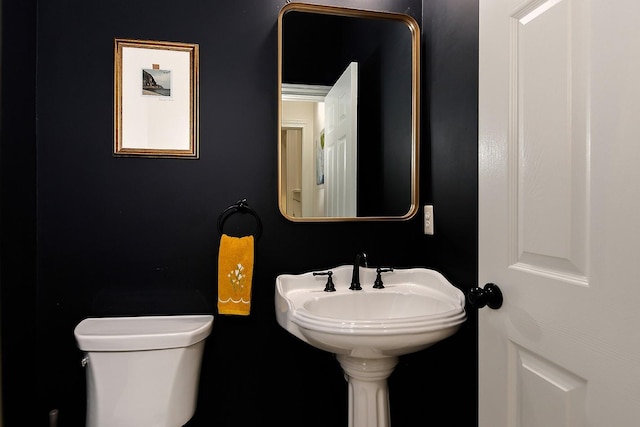 26 W Fairbranch Cir, The Woodlands, TX 77382 - half bath with toilet