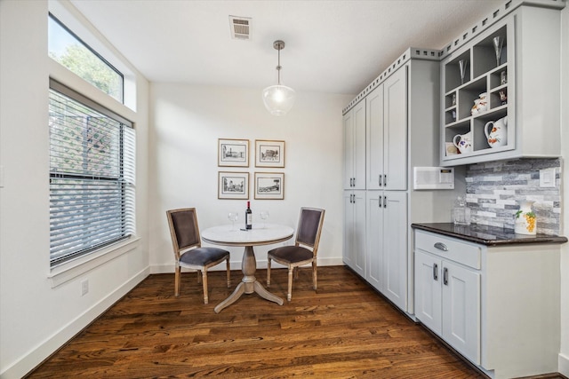 6410 Rodrigo St Unit B, Houston, TX 77007 - dining area featuring dark wood-style flooring and baseboards