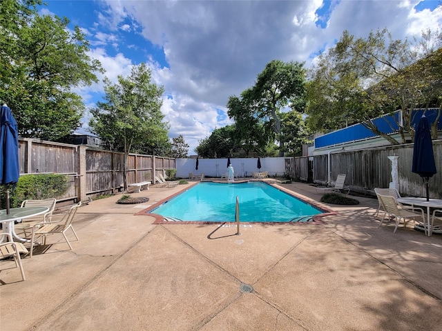 2600 Bellefontaine St Unit A21, Houston, TX 77025 - view of swimming pool with a patio area and a fenced backyard