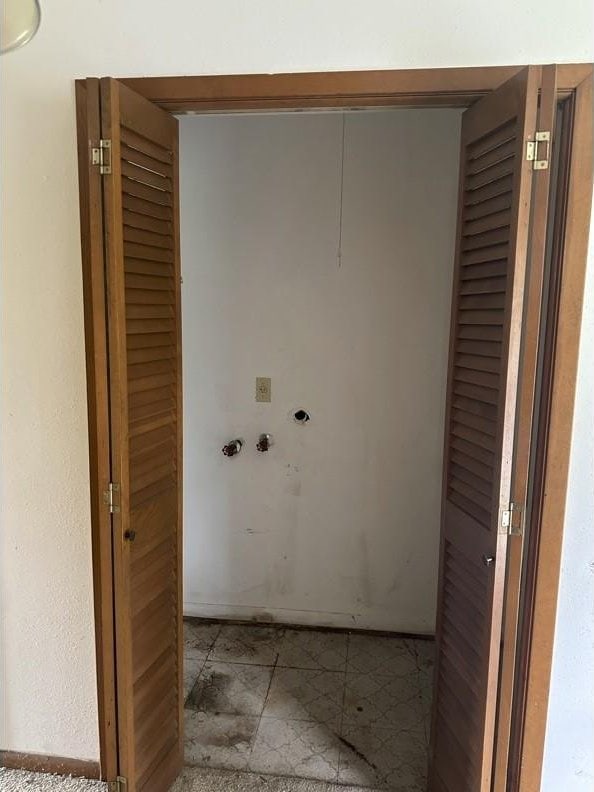 4625 Los Angeles St, Houston, TX 77026 - laundry area with washer hookup and electric dryer hookup