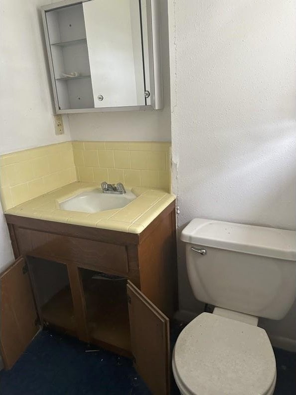 4625 Los Angeles St, Houston, TX 77026 - bathroom featuring vanity and toilet