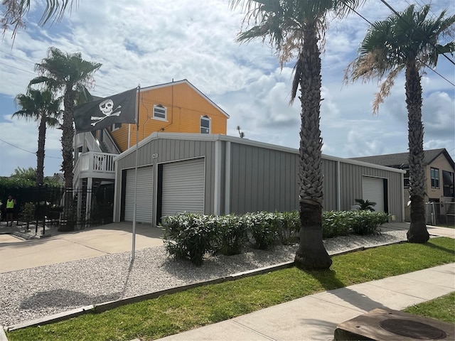 6625 Morris, Galveston, TX 77551 - view of side of property with an outdoor structure