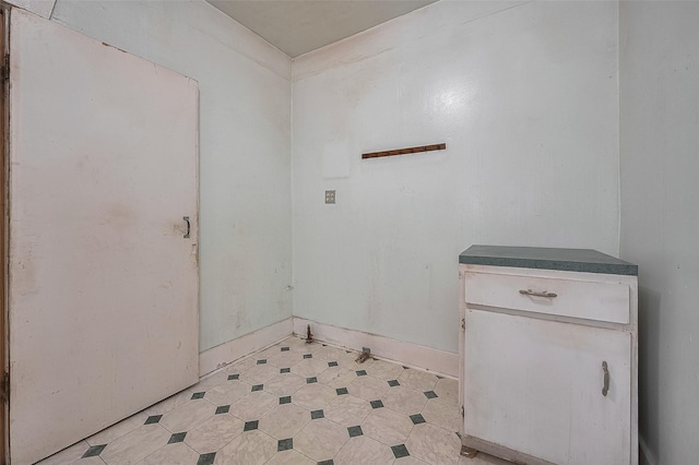 512 Threlkeld St, Houston, TX 77007 - laundry area featuring light floors and baseboards
