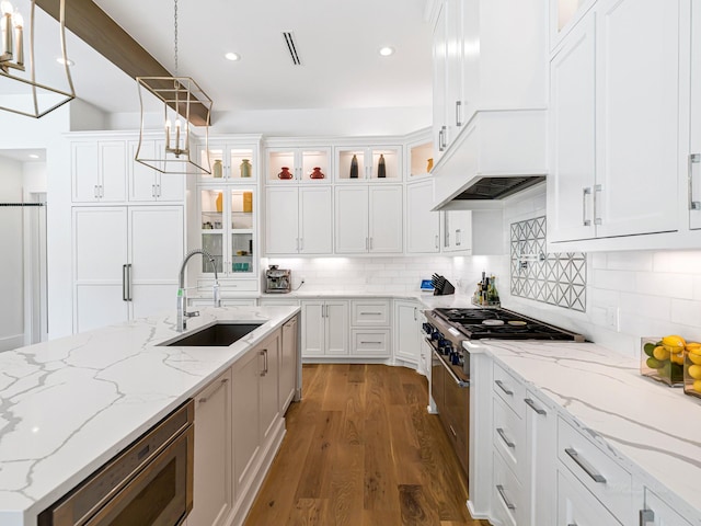 518 Hallie Dr, Houston, TX 77024 - kitchen with stainless steel appliances, wood finished floors, white cabinetry, decorative backsplash, and recessed lighting