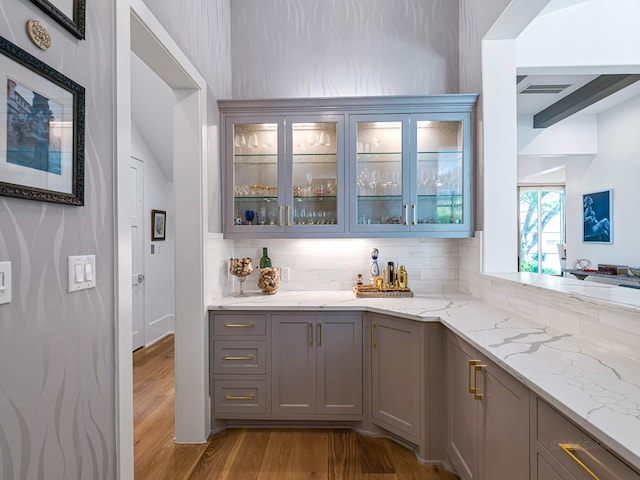 518 Hallie Dr, Houston, TX 77024 - indoor bar featuring light wood-type flooring and decorative backsplash