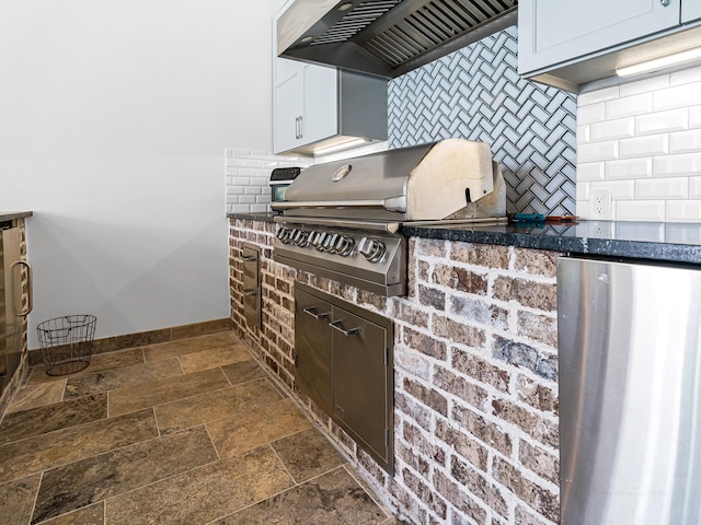 518 Hallie Dr, Houston, TX 77024 - view of patio with an outdoor kitchen
