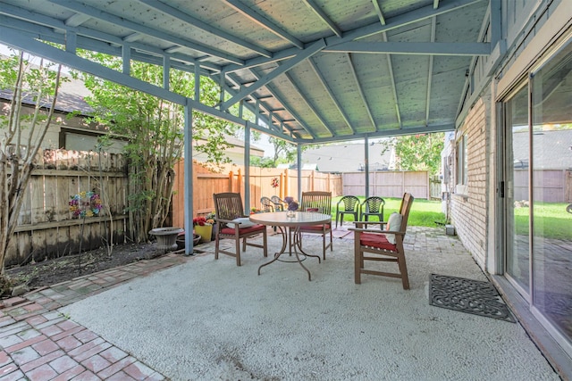 7642 Candlegreen Ln, Houston, TX 77071 - sunroom featuring vaulted ceiling and outdoor dining space