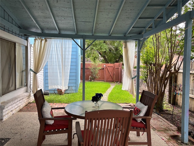 7642 Candlegreen Ln, Houston, TX 77071 - sunroom with outdoor dining space
