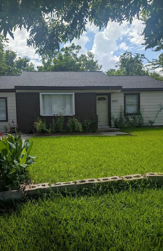 10517 Fairland Dr, Houston, TX 77051 - ranch-style house featuring a front yard