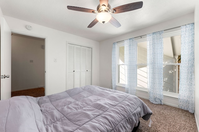 7306 Creek Crest Dr, Houston, TX 77095 - bedroom featuring carpet flooring, a closet, a ceiling fan, and a textured ceiling