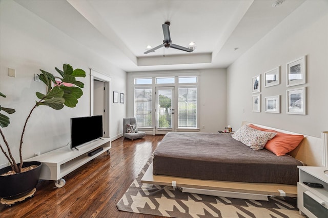1422 Rosedale St, Houston, TX 77004 - bedroom with wood finished floors, a tray ceiling, recessed lighting, and a ceiling fan
