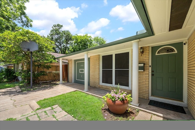 2110 Chippendale Rd, Houston, TX 77018 - entrance to property with brick siding