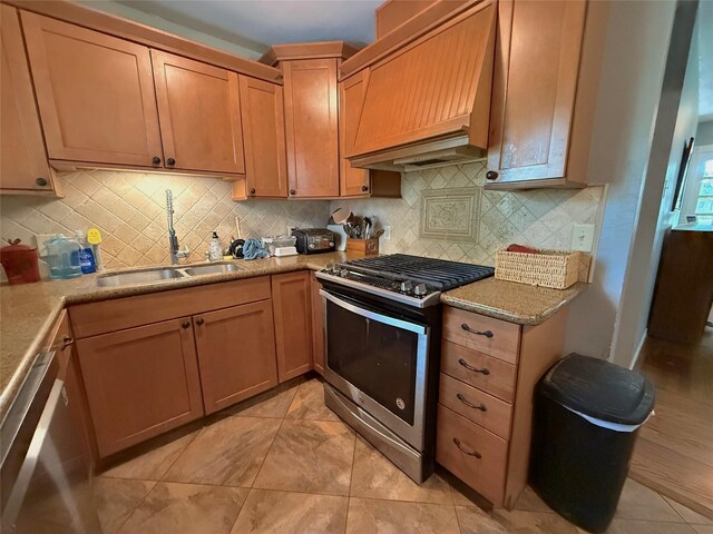 132 Daisy St, Lake Jackson, TX 77566 - kitchen featuring stainless steel gas stove, premium range hood, and decorative backsplash