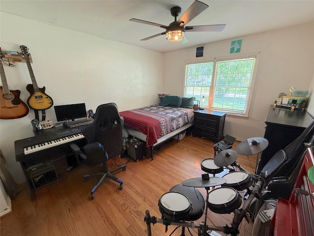 132 Daisy St, Lake Jackson, TX 77566 - bedroom with wood finished floors and ceiling fan