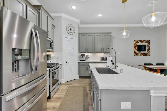 1002 Shepherd Oaks Dr, Houston, TX 77018 - kitchen featuring stainless steel appliances, gray cabinetry, light wood finished floors, a kitchen island with sink, and crown molding