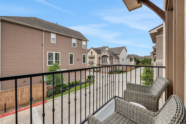 1002 Shepherd Oaks Dr, Houston, TX 77018 - balcony with a residential view