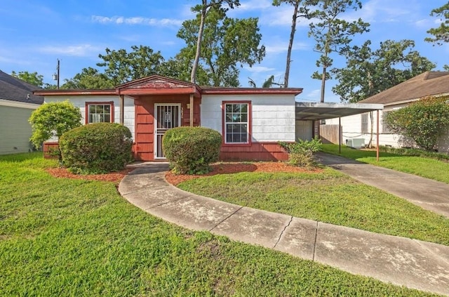 3826 Blodgett St, Houston, TX 77004 - view of front facade with a front yard, driveway, and a carport