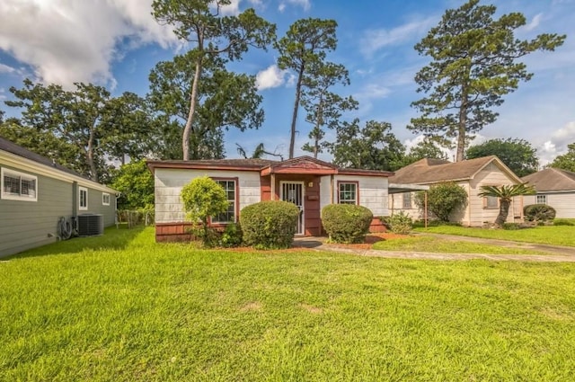 3826 Blodgett St, Houston, TX 77004 - view of front of property featuring a front yard and a detached carport