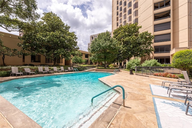 5555 Del Monte Dr Unit T24, Houston, TX 77056 - community pool with a patio