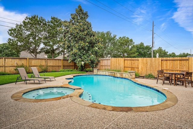 5222 Arcadia Glen Ln, Katy, TX 77494 - view of pool with a patio area, a fenced backyard, and a pool with connected hot tub