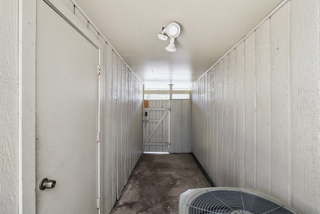 6442 Olympia Dr Unit 85, Houston, TX 77057 - hallway featuring concrete floors