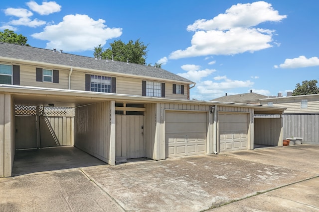 6442 Olympia Dr Unit 85, Houston, TX 77057 - garage featuring driveway