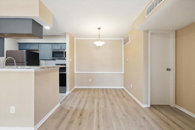 11201 Lynbrook Dr Unit 3805, Houston, TX 77042 - kitchen with stainless steel appliances, light wood-style flooring, decorative light fixtures, and blue cabinetry
