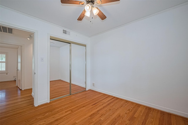 5049 De Milo Dr, Houston, TX 77092 - unfurnished bedroom with light wood-style flooring, a closet, and a ceiling fan