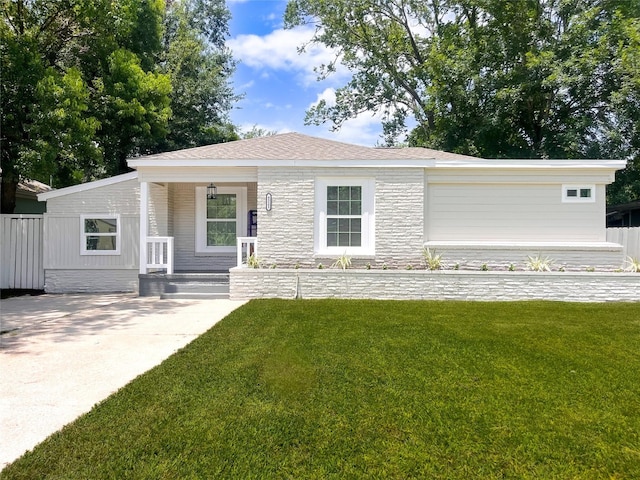 4521 Kingsbury St, Houston, TX 77021 - view of front of house featuring covered porch, a front yard, and driveway