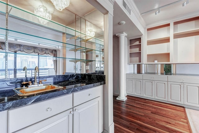49 Briar Hollow Ln Unit 1801, Houston, TX 77027 - indoor wet bar with ornate columns and dark wood-style floors