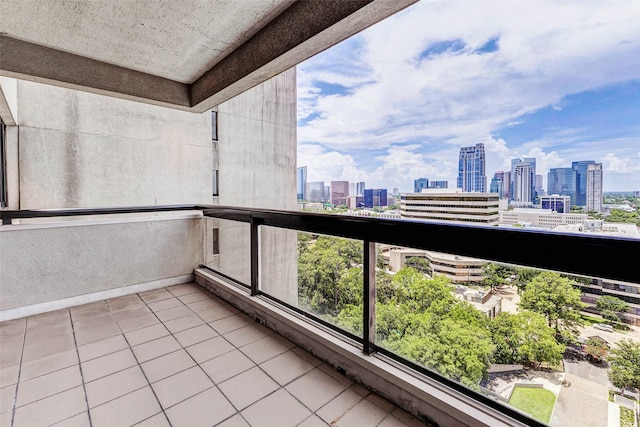 49 Briar Hollow Ln Unit 1801, Houston, TX 77027 - balcony featuring a skyline view