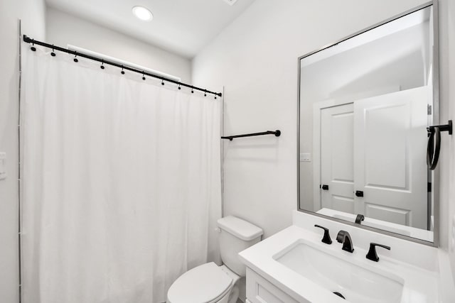5502 Wheatley St Unit B, Houston, TX 77091 - bathroom with vanity, recessed lighting, and curtained shower