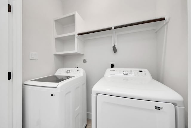 5502 Wheatley St Unit B, Houston, TX 77091 - washroom featuring independent washer and dryer