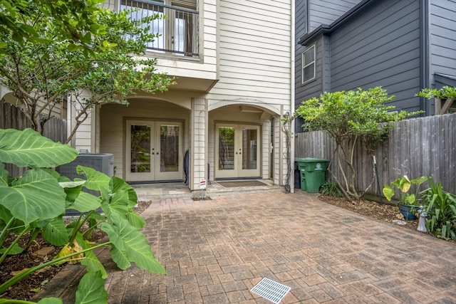 1013 Crocker St, Houston, TX 77019 - entrance to property with french doors, a balcony, and a patio