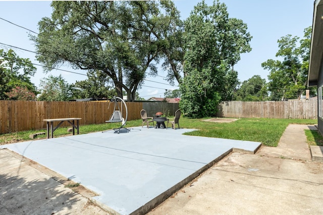 107 Sage St, Lake Jackson, TX 77566 - fenced backyard featuring a patio