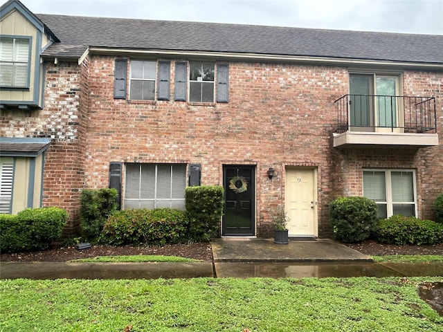 850 Threadneedle St Unit 71, Houston, TX 77079 - view of property featuring a balcony, brick siding, and a shingled roof