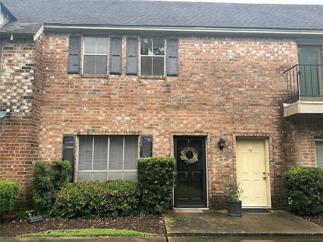 850 Threadneedle St Unit 71, Houston, TX 77079 - view of property with a balcony, brick siding, and a shingled roof