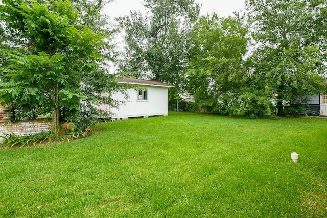 7111 Oak Village Dr, Houston, TX 77396 - view of grassy yard
