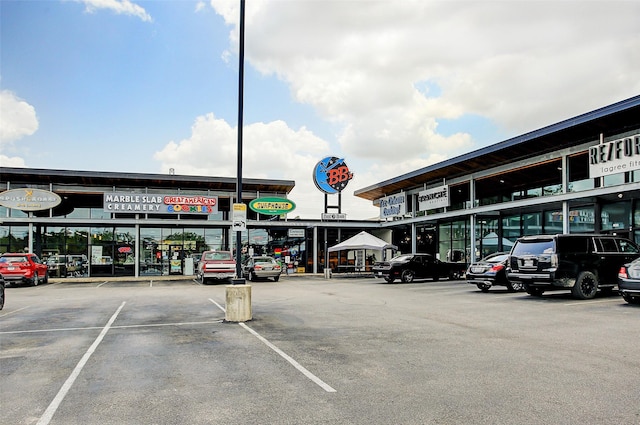 2108 Bidwell Dr, Houston, TX 77018 - view of commercial property with uncovered parking